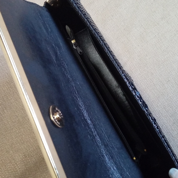 Aluminum Mesh Evening Bag - Picture 5 of 10